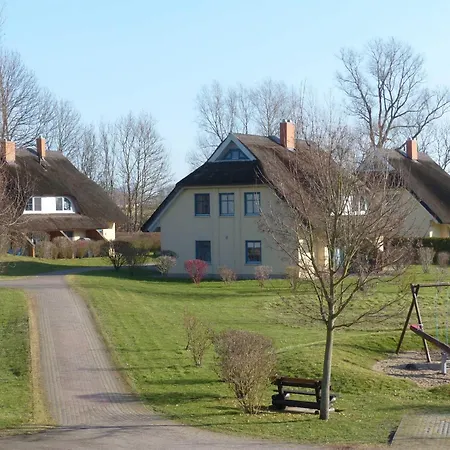 Behagliches Reetdachhaus Eibe 1 Puddemin