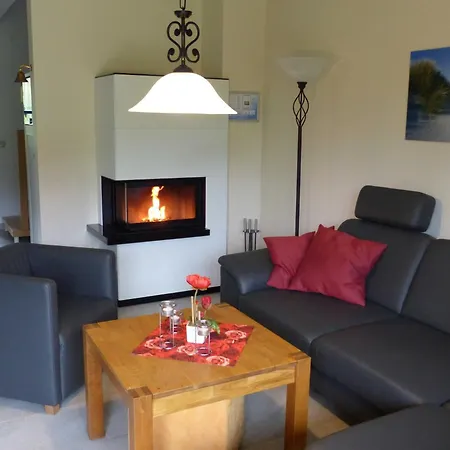 Behagliches Reetdachhaus Eibe 1 Puddemin