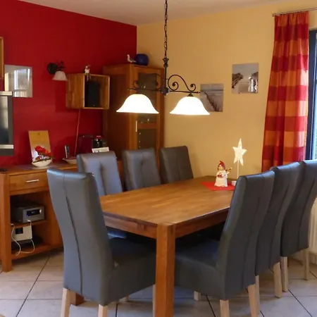 Behagliches Reetdachhaus Eibe 1 *