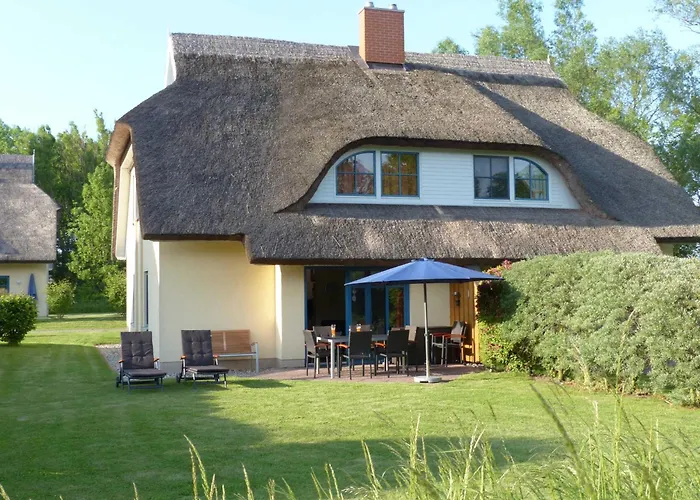 Behagliches Reetdachhaus Eibe 1 別荘 *