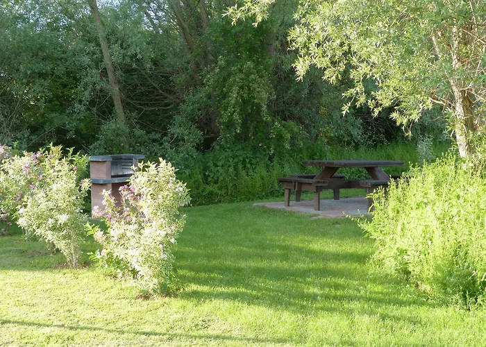 Behagliches Reetdachhaus Eibe 1 別荘