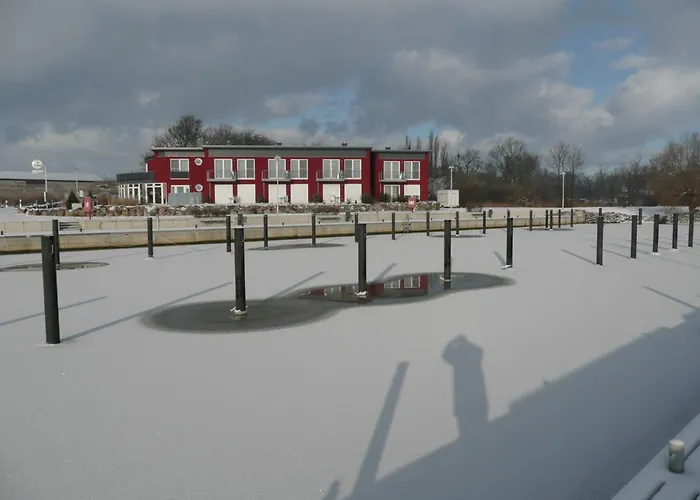 Behagliches Reetdachhaus Eibe 1 別荘