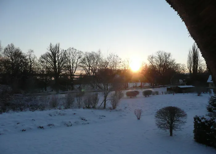 別荘 Behagliches Reetdachhaus Eibe 1 Puddemin