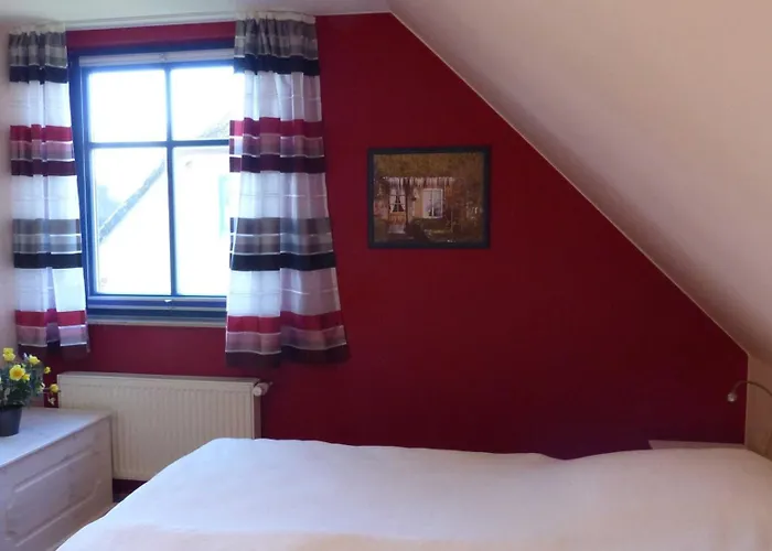 Behagliches Reetdachhaus Eibe 1 別荘 *