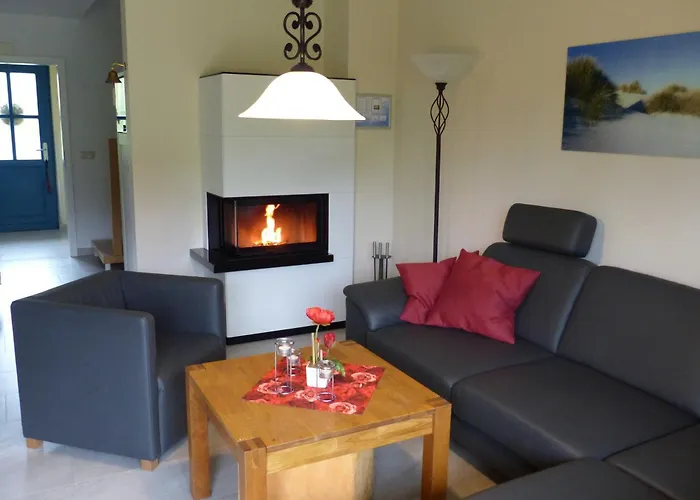 Behagliches Reetdachhaus Eibe 1 Puddemin