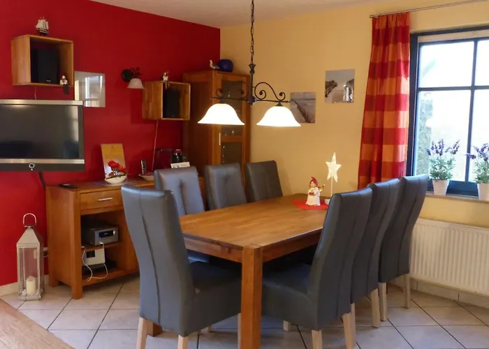 Behagliches Reetdachhaus Eibe 1 *