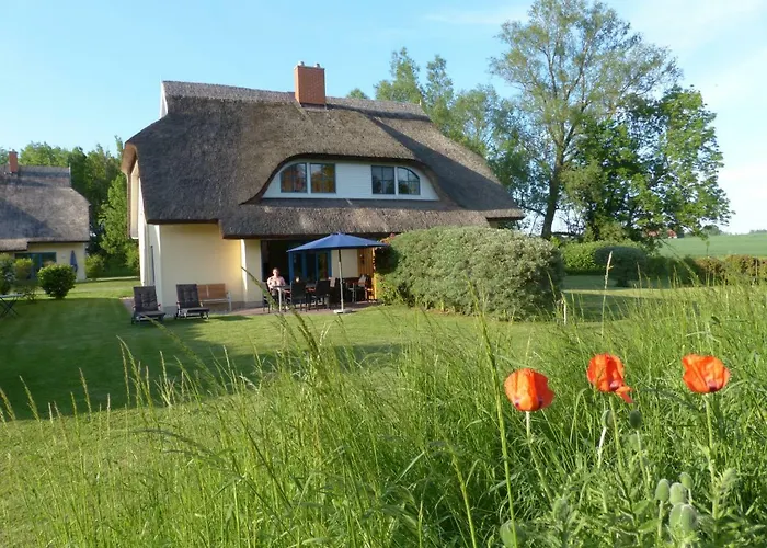 Behagliches Reetdachhaus Eibe 1 別荘